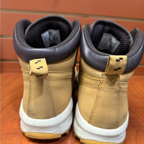 Nike Tan and Black Hiking Boots with Ankle Support - Picture 5 of 9